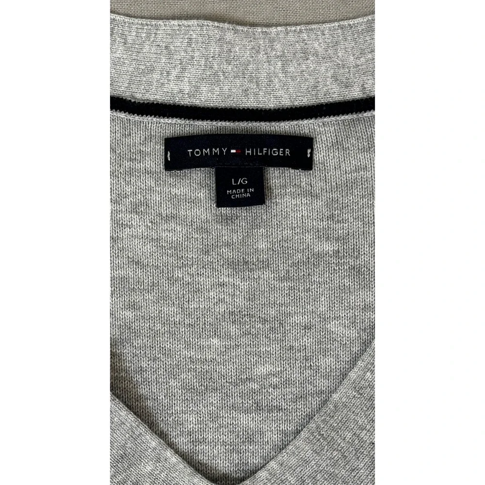 Tommy Hilfiger Mens Gray V-Neck Cotton Knit Pullover Sweater Size Large 982264